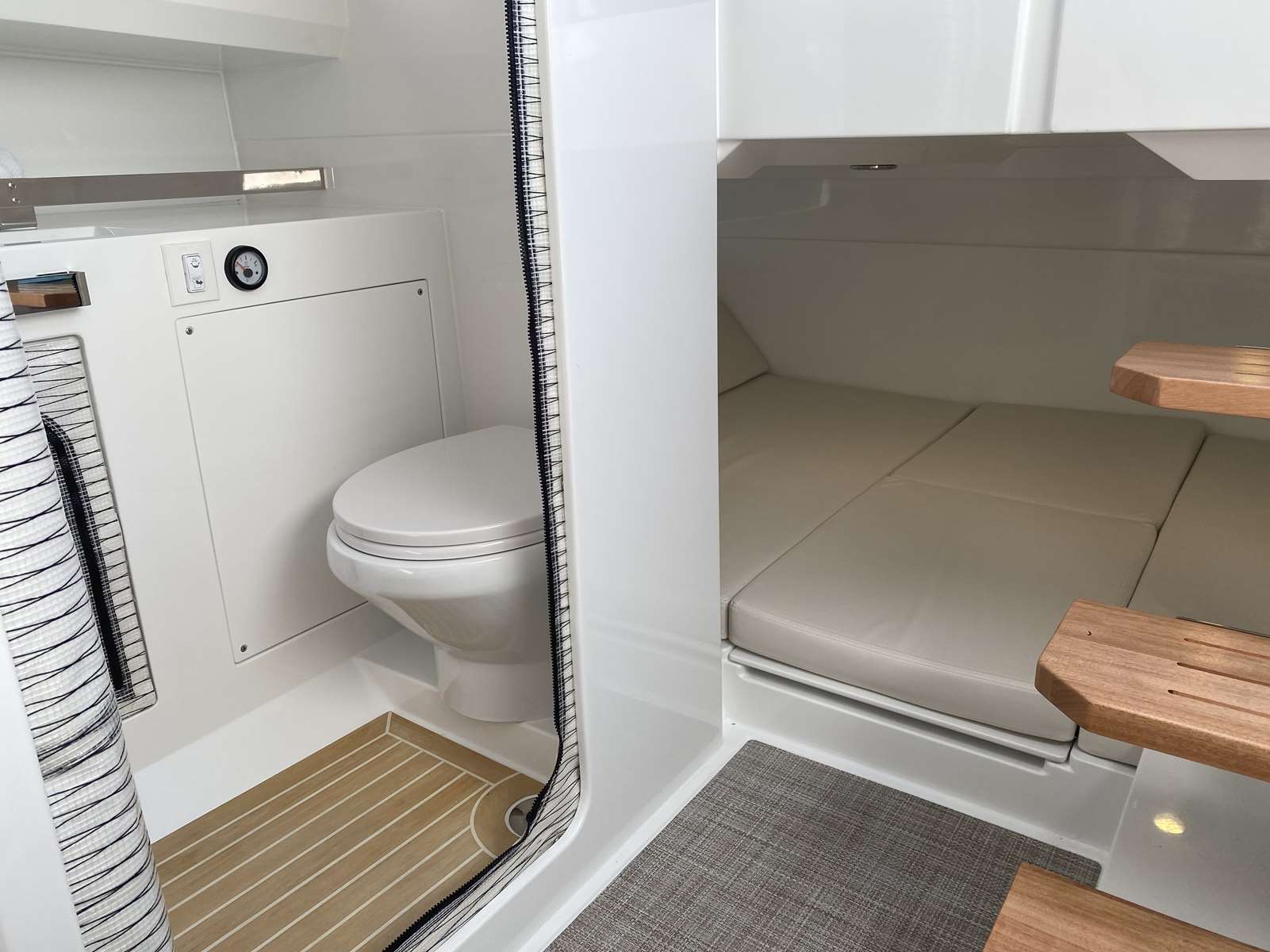 DE ANTONIO YACHTS D32 - 4