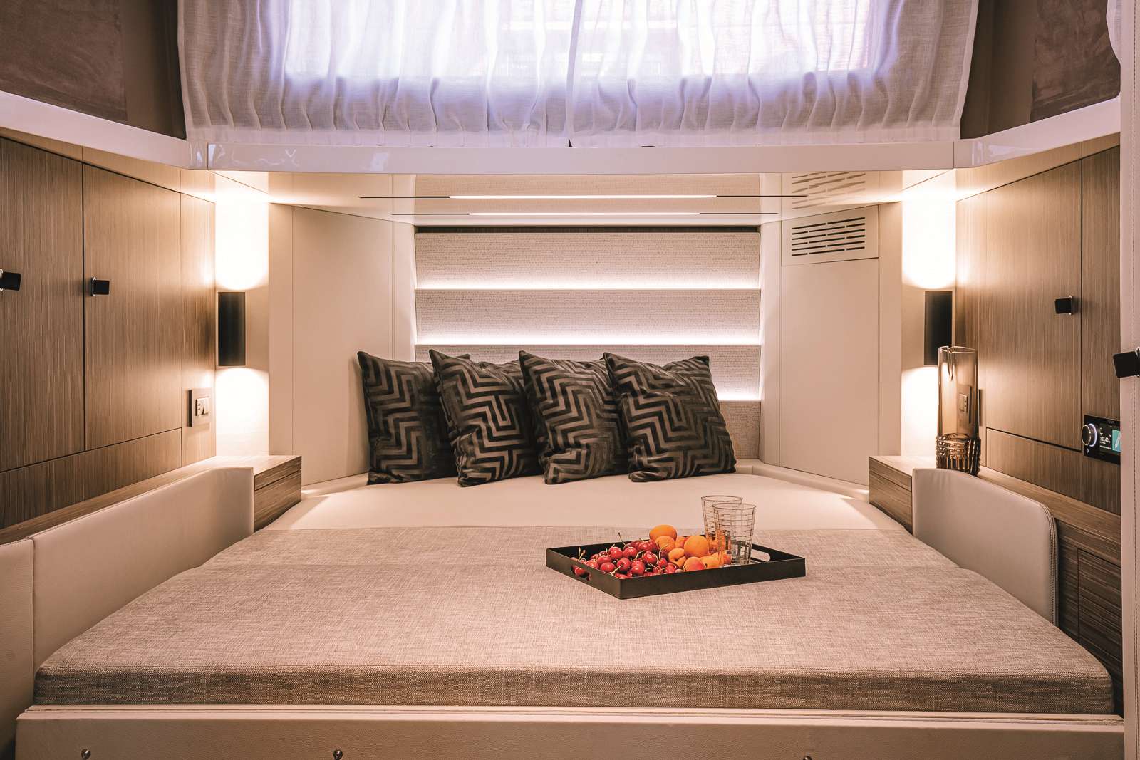 CRANCHI A46 LUXURY TENDER - 10