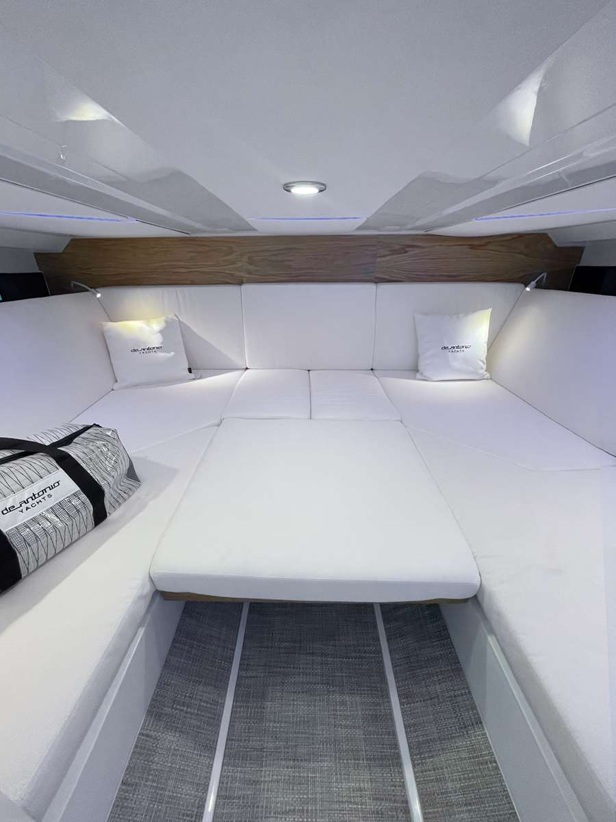 DE ANTONIO YACHTS D36 - 6