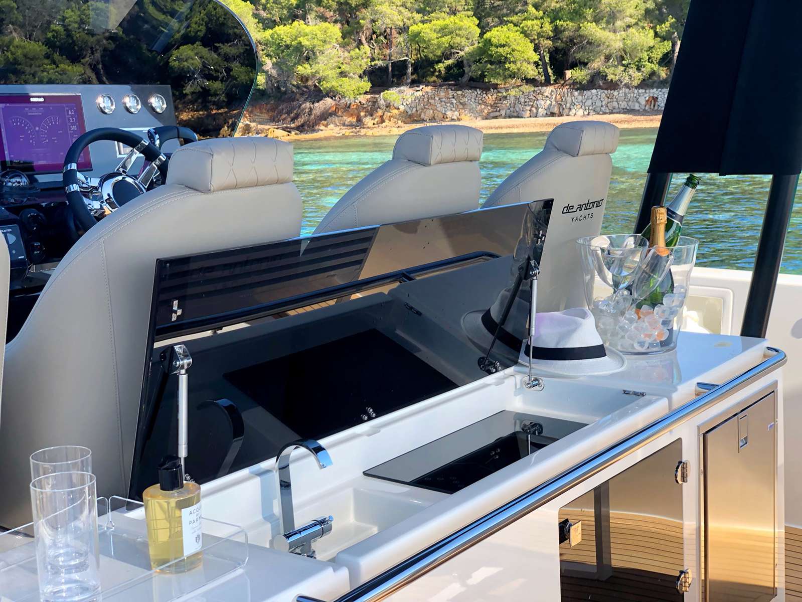 DE ANTONIO YACHTS D42 - 10