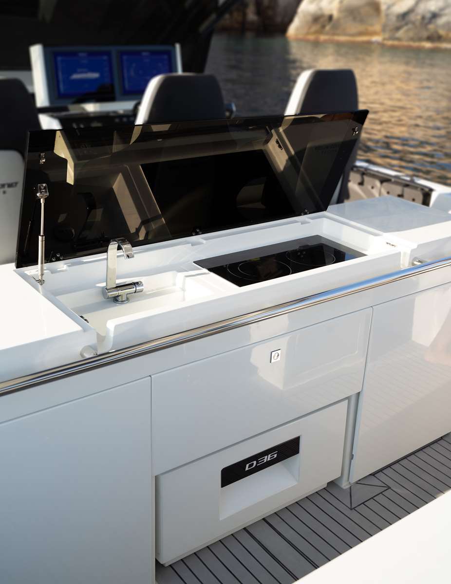 DE ANTONIO YACHTS D36 - 4