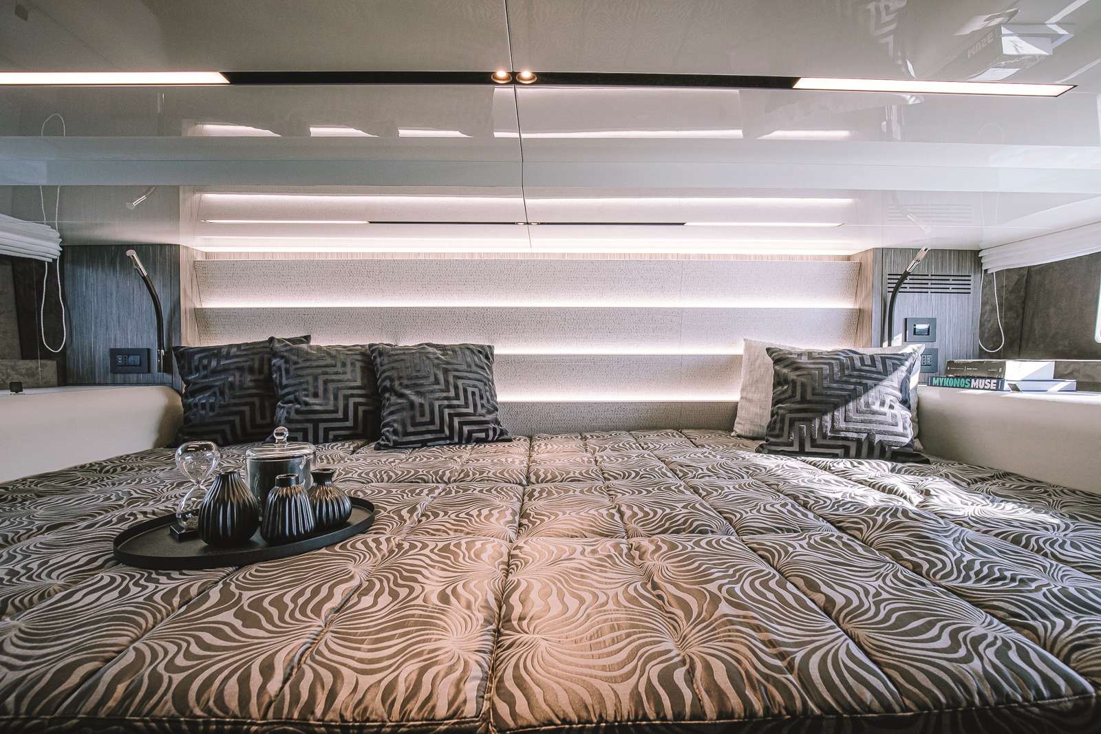 CRANCHI A46 LUXURY TENDER - 12