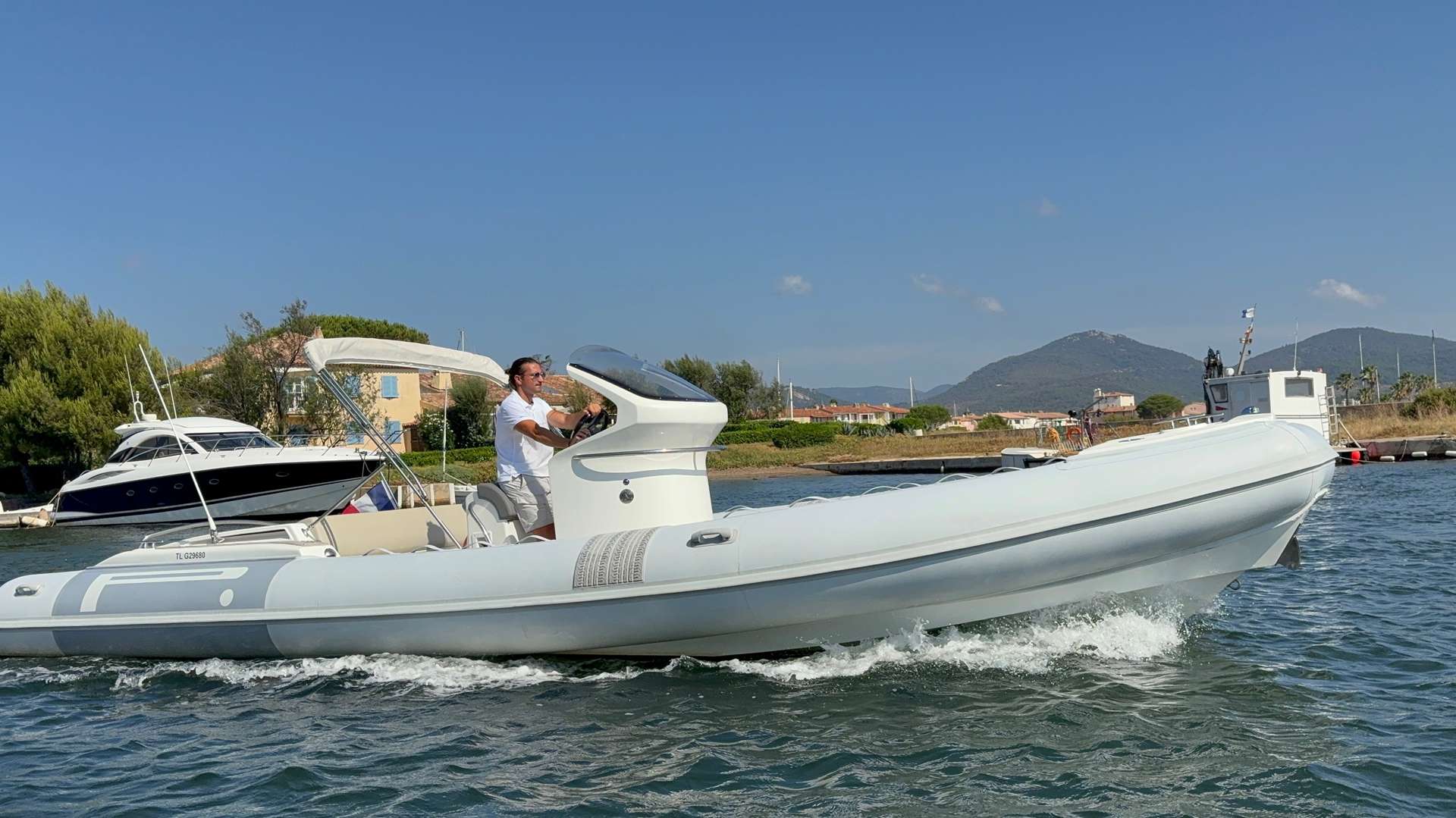 PIRELLI 880 SPORT (2018)