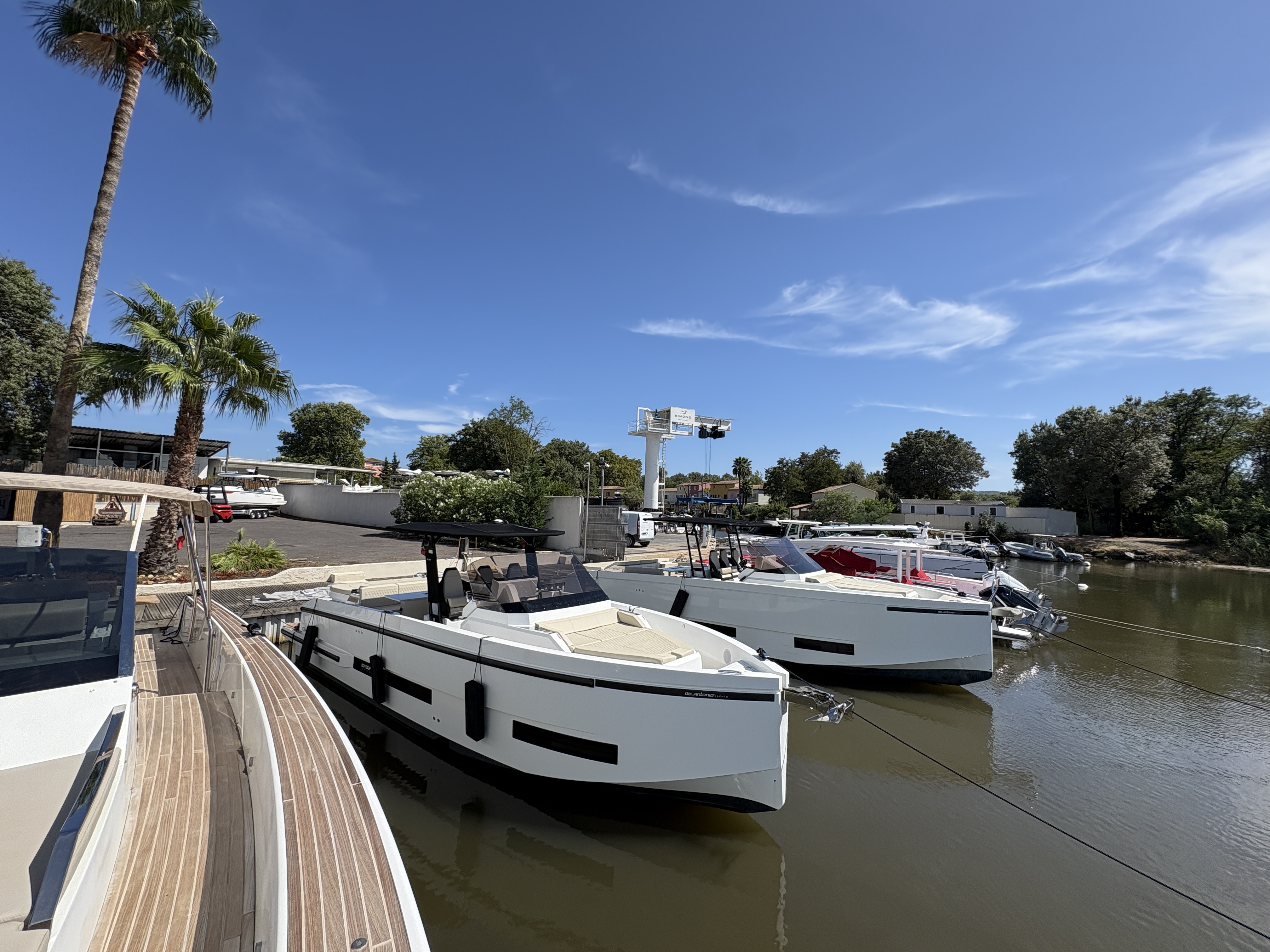 DE ANTONIO YACHTS D32 - 16