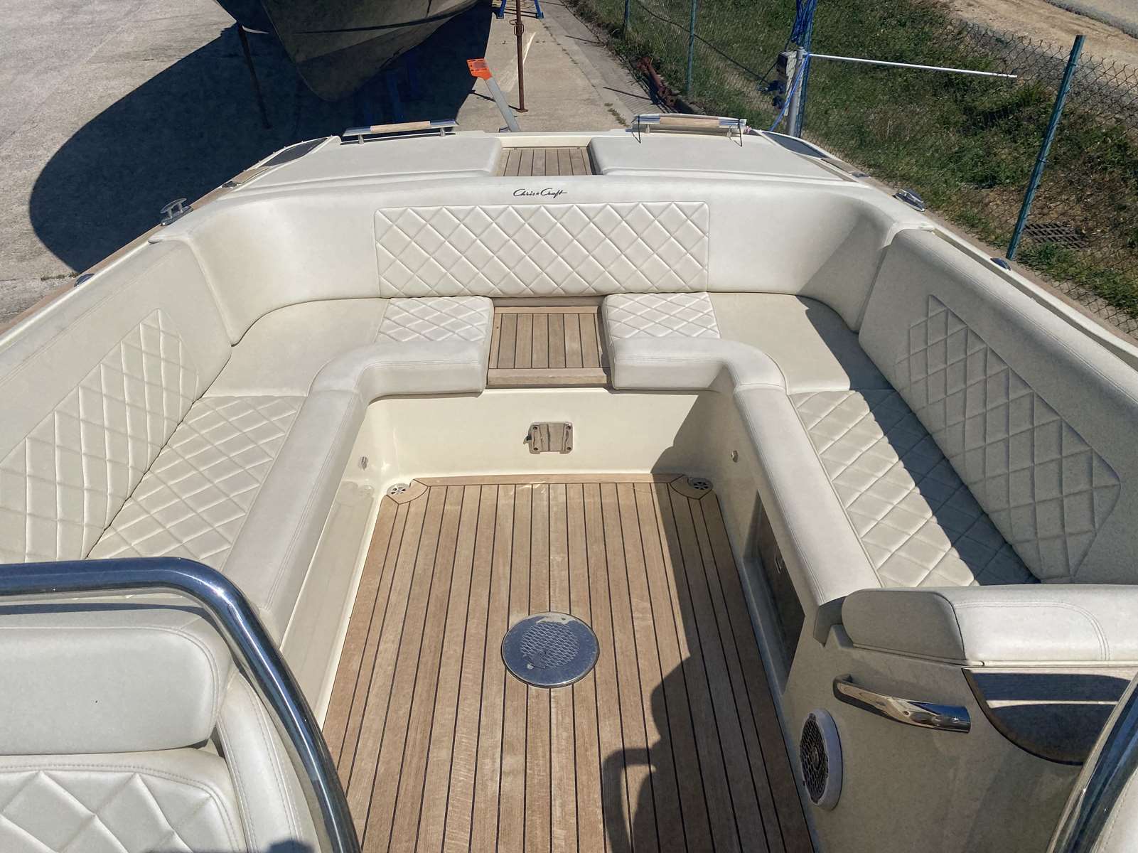 CHRIS CRAFT 28 CORSAIR - 11