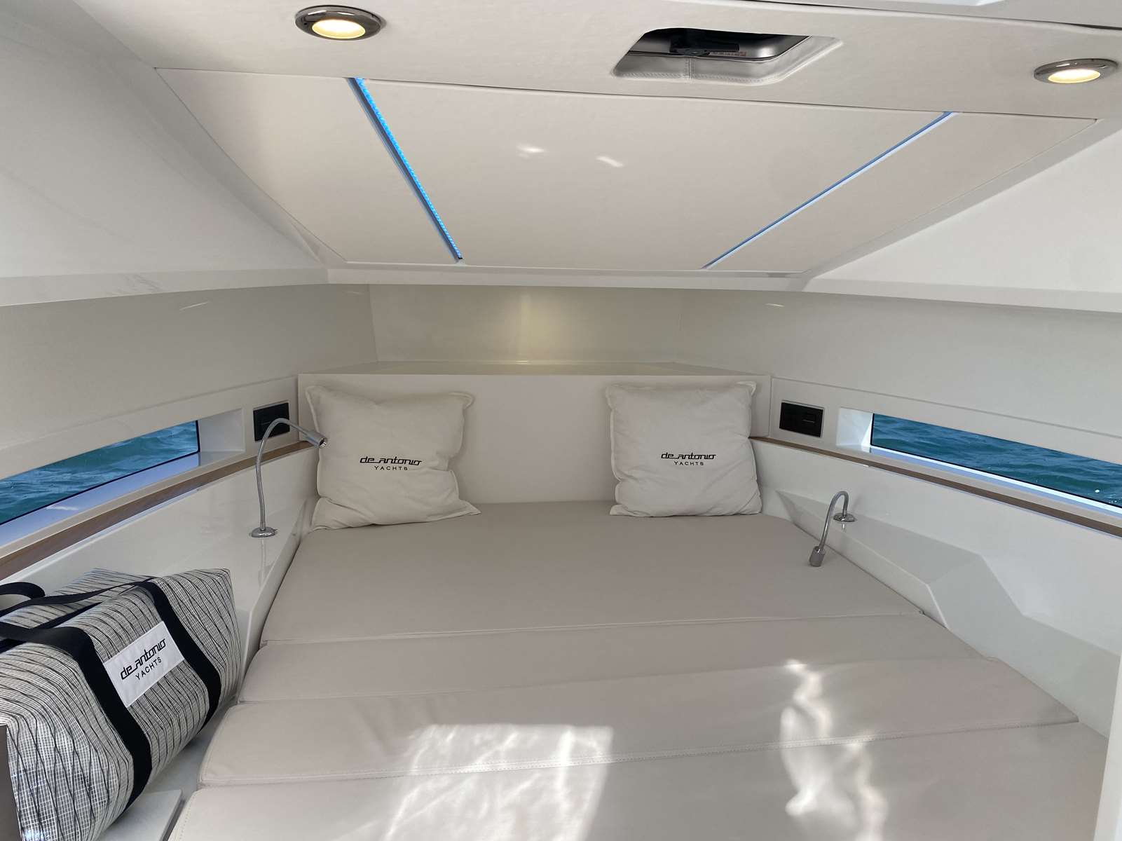 DE ANTONIO YACHTS D32 - 3