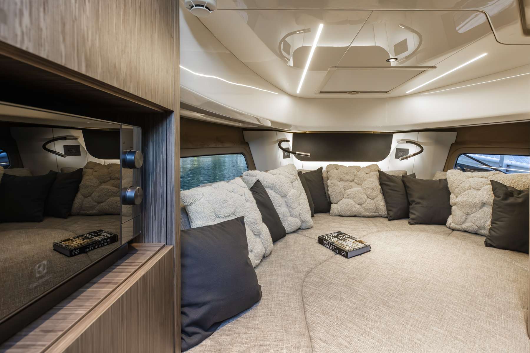 CRANCHI A32 LUXURY TENDER - 6