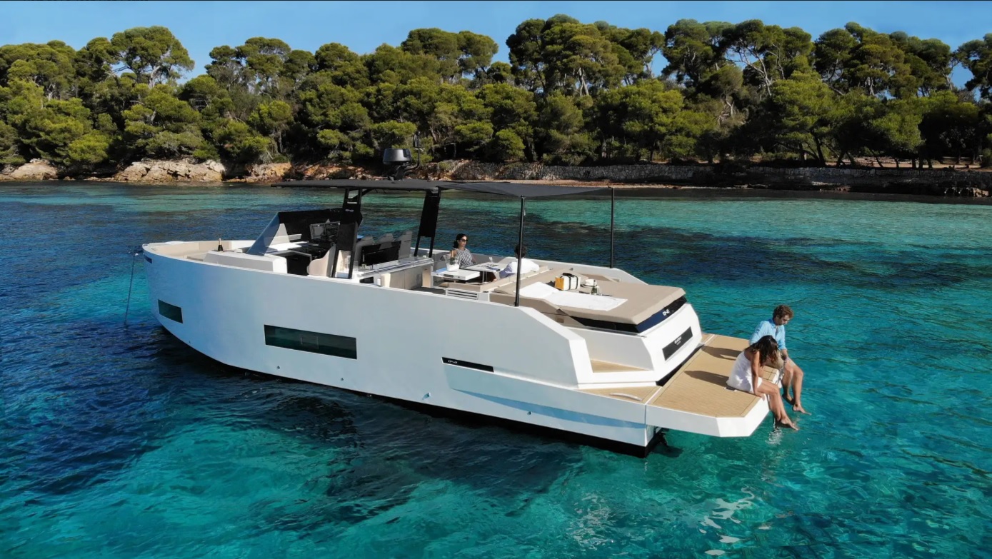 DE ANTONIO YACHTS 42 - 3