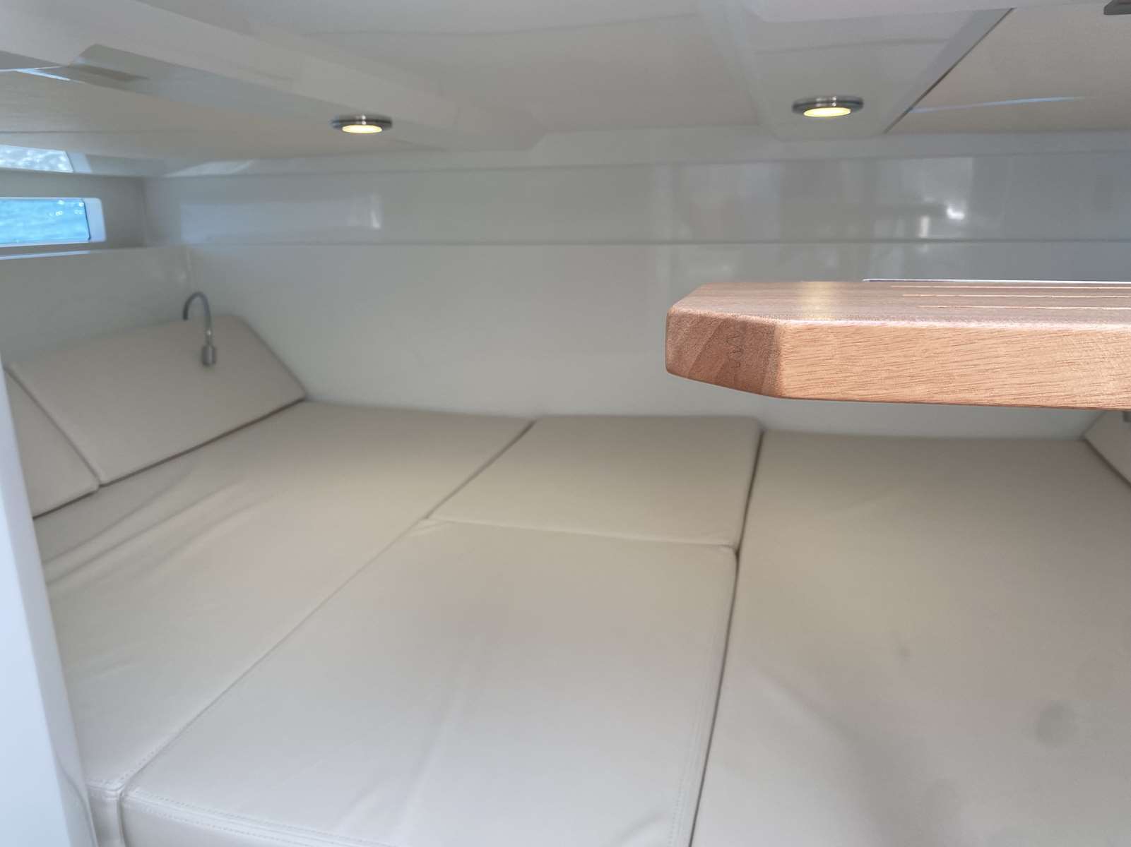 DE ANTONIO YACHTS D32 - 7