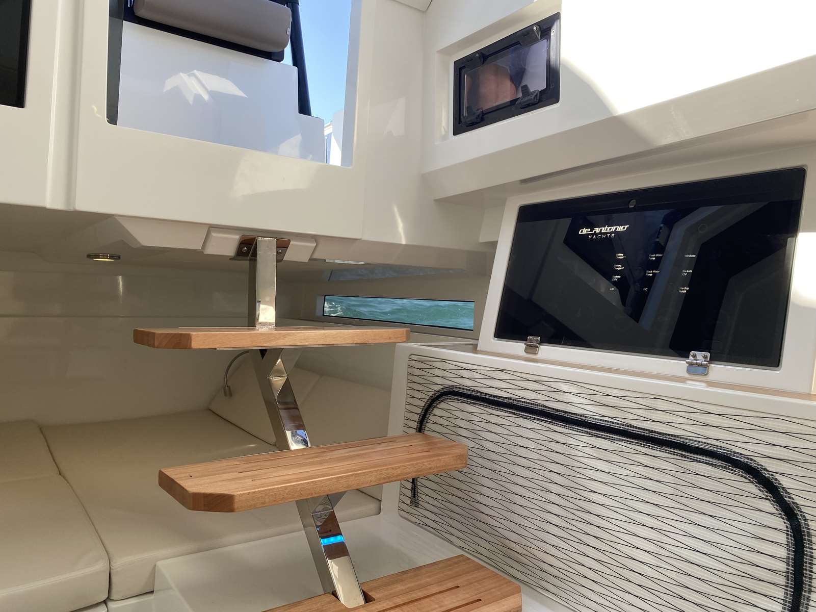 DE ANTONIO YACHTS D32 - 5