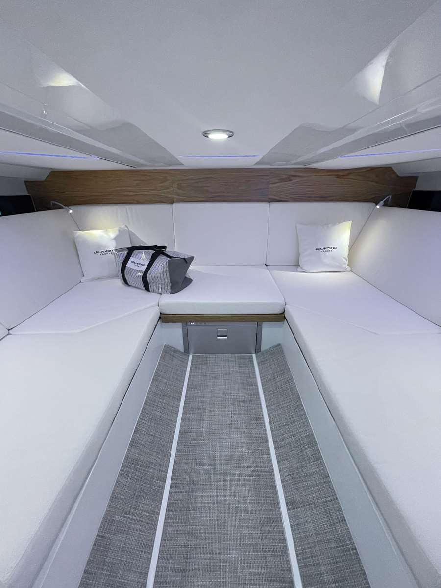 DE ANTONIO YACHTS D36 - 7