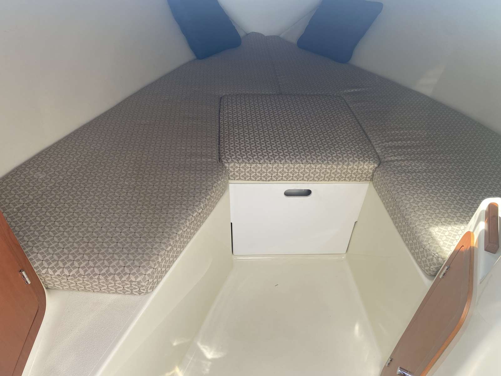 CHRIS CRAFT 28 CORSAIR - 13