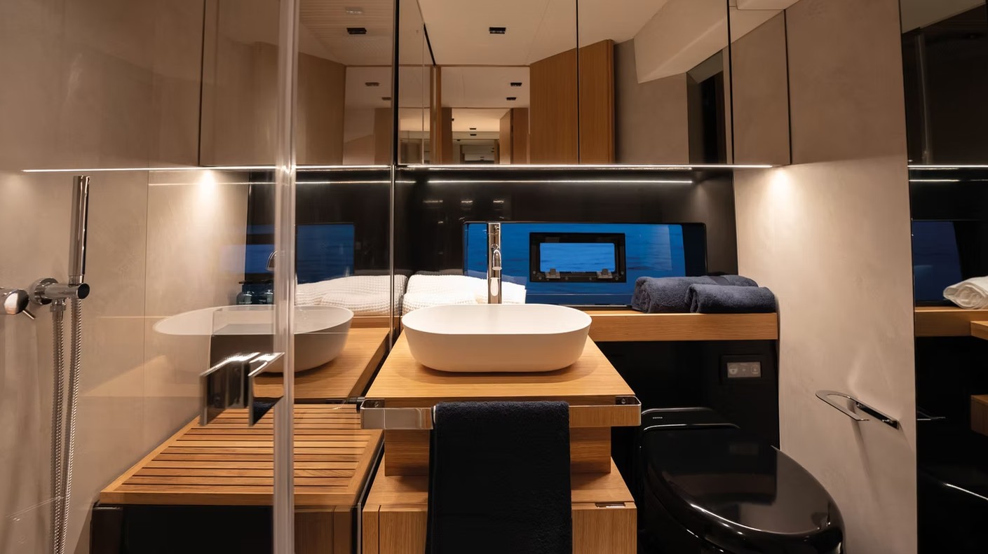 DE ANTONIO YACHTS D60 - 11