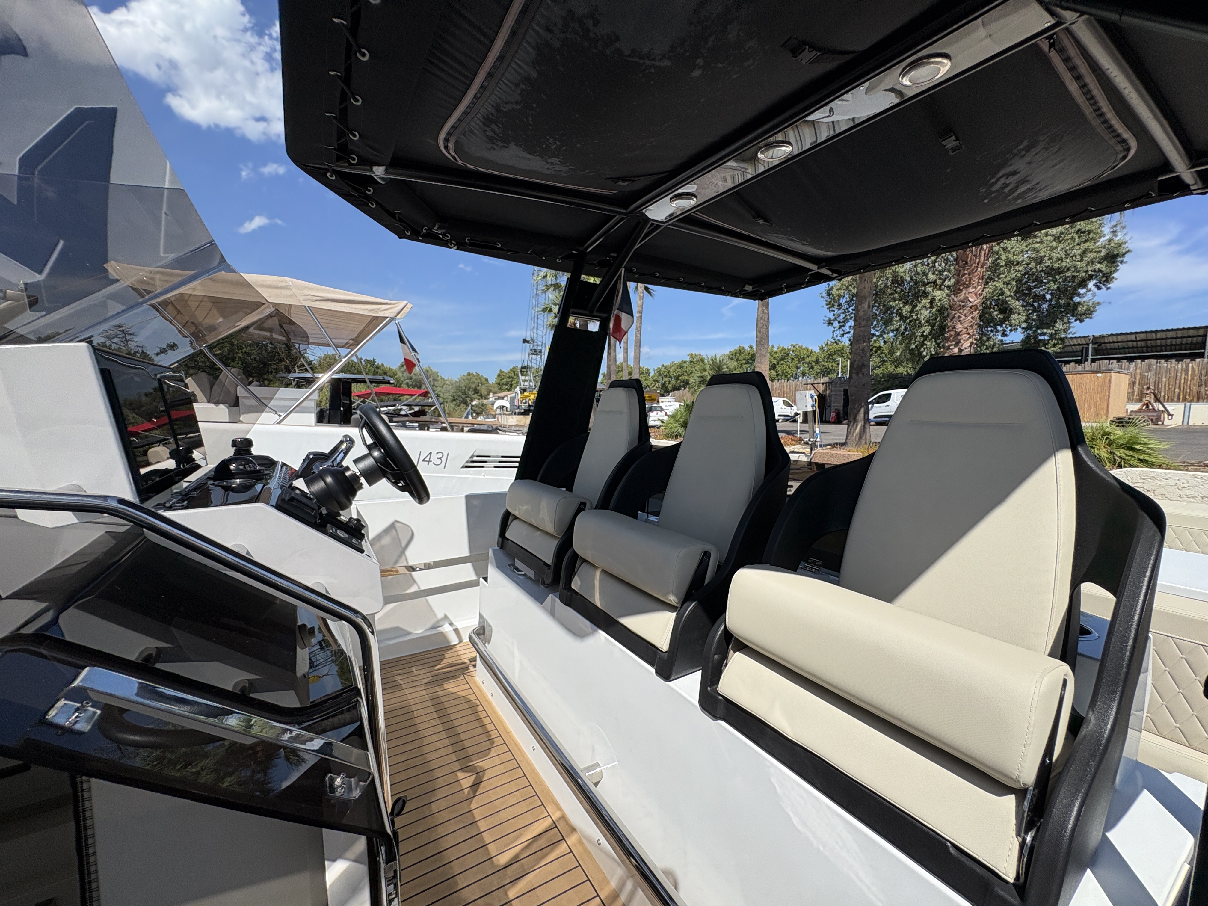 DE ANTONIO YACHTS D32 - 11
