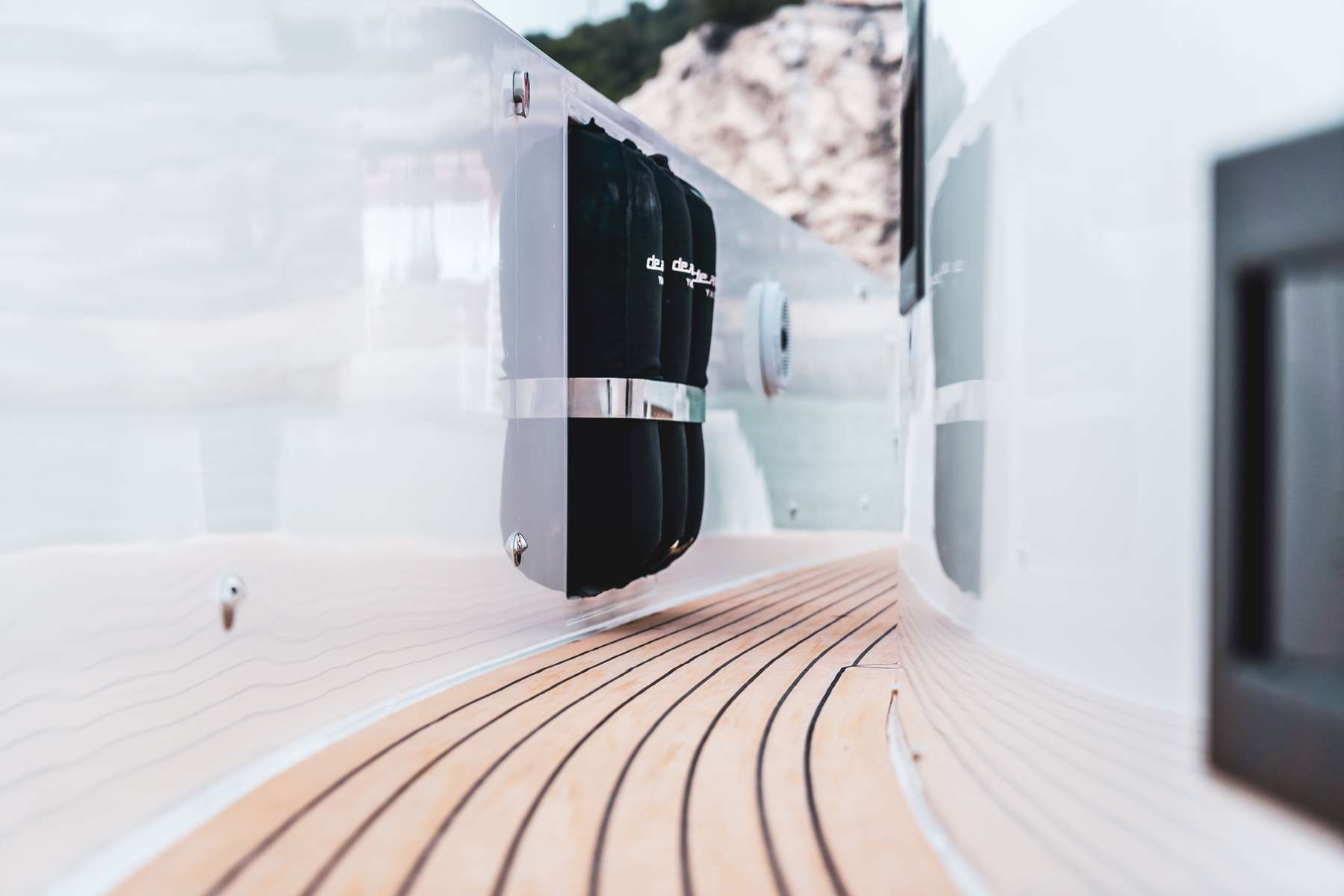 DE ANTONIO YACHTS 42 - 11