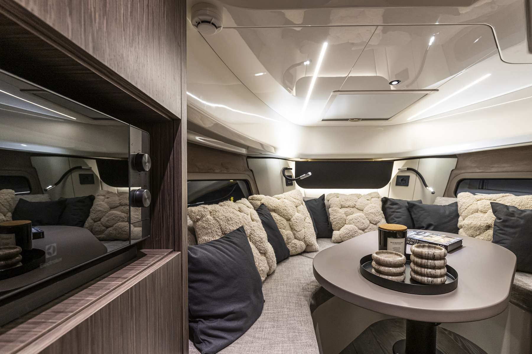 CRANCHI A32 LUXURY TENDER - 9