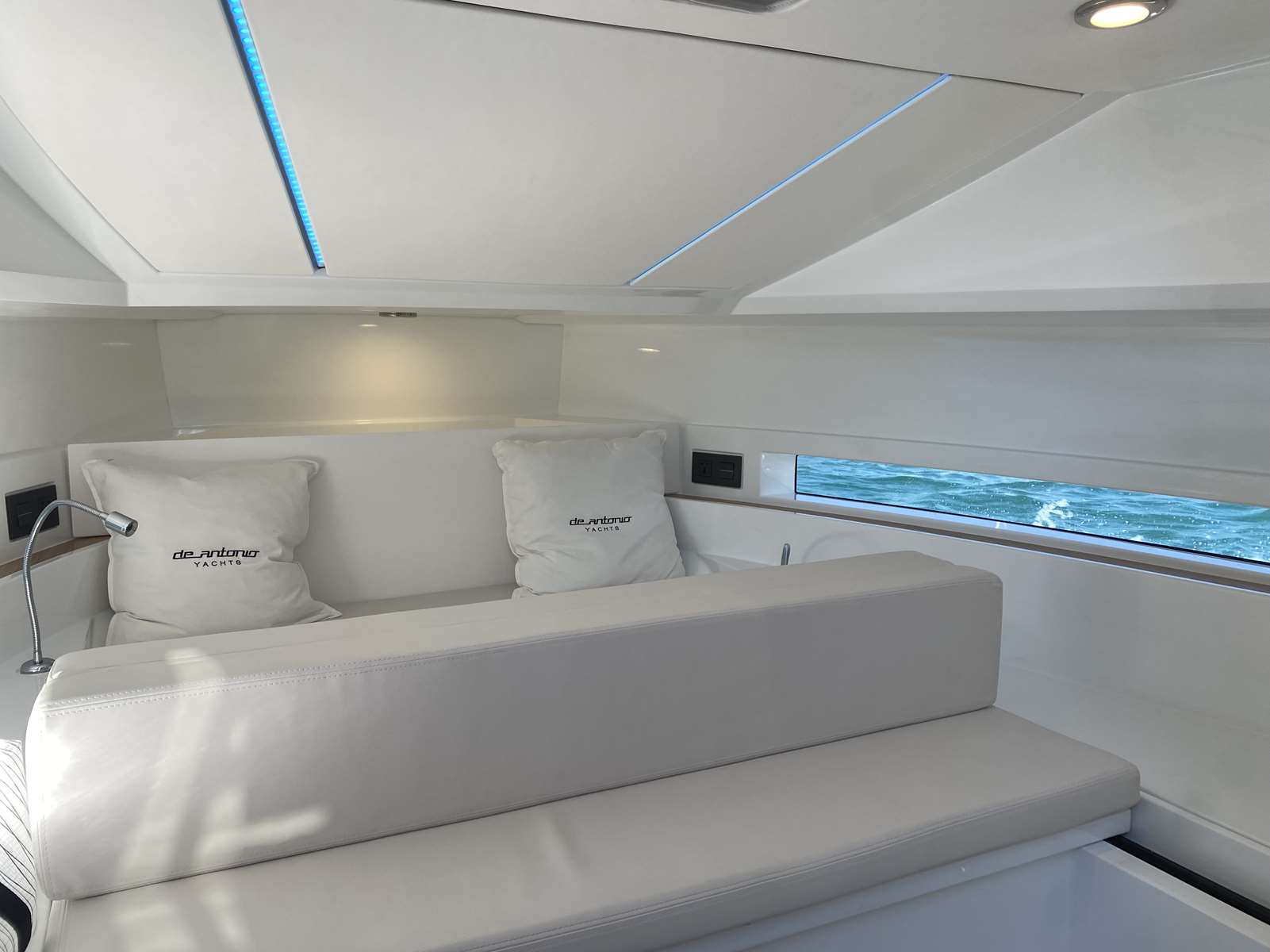 DE ANTONIO YACHTS D32 - 6