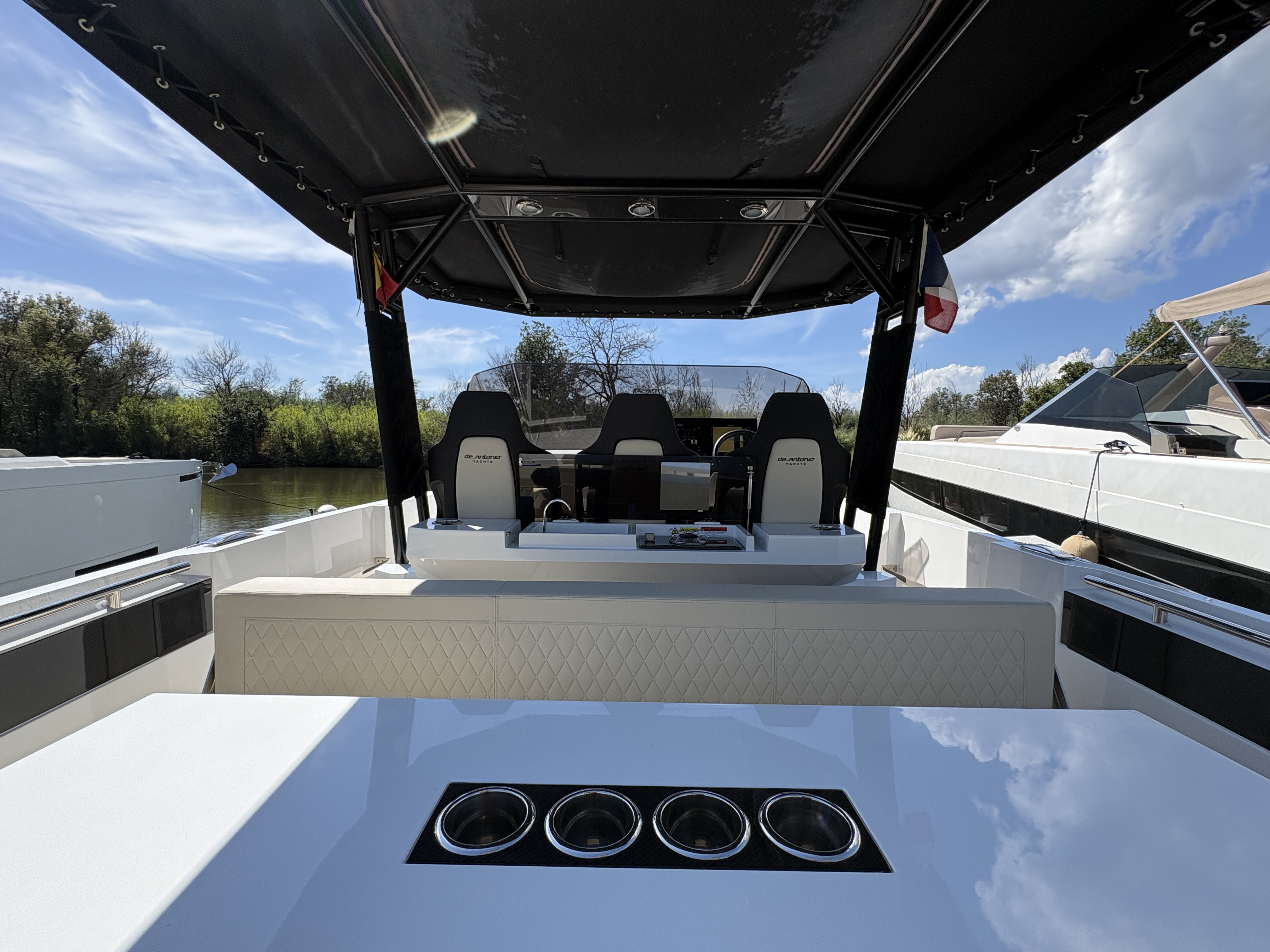 DE ANTONIO YACHTS D32 - 14