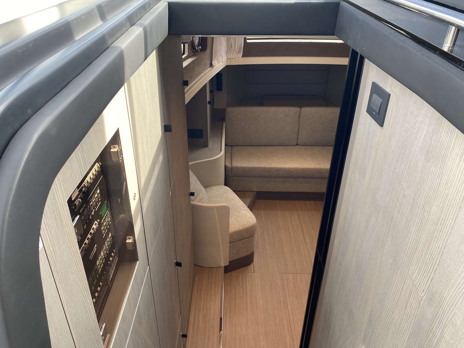 CRANCHI A46 LUXURY TENDER - 14