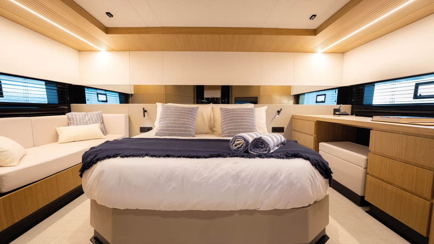 DE ANTONIO YACHTS D60 - 10