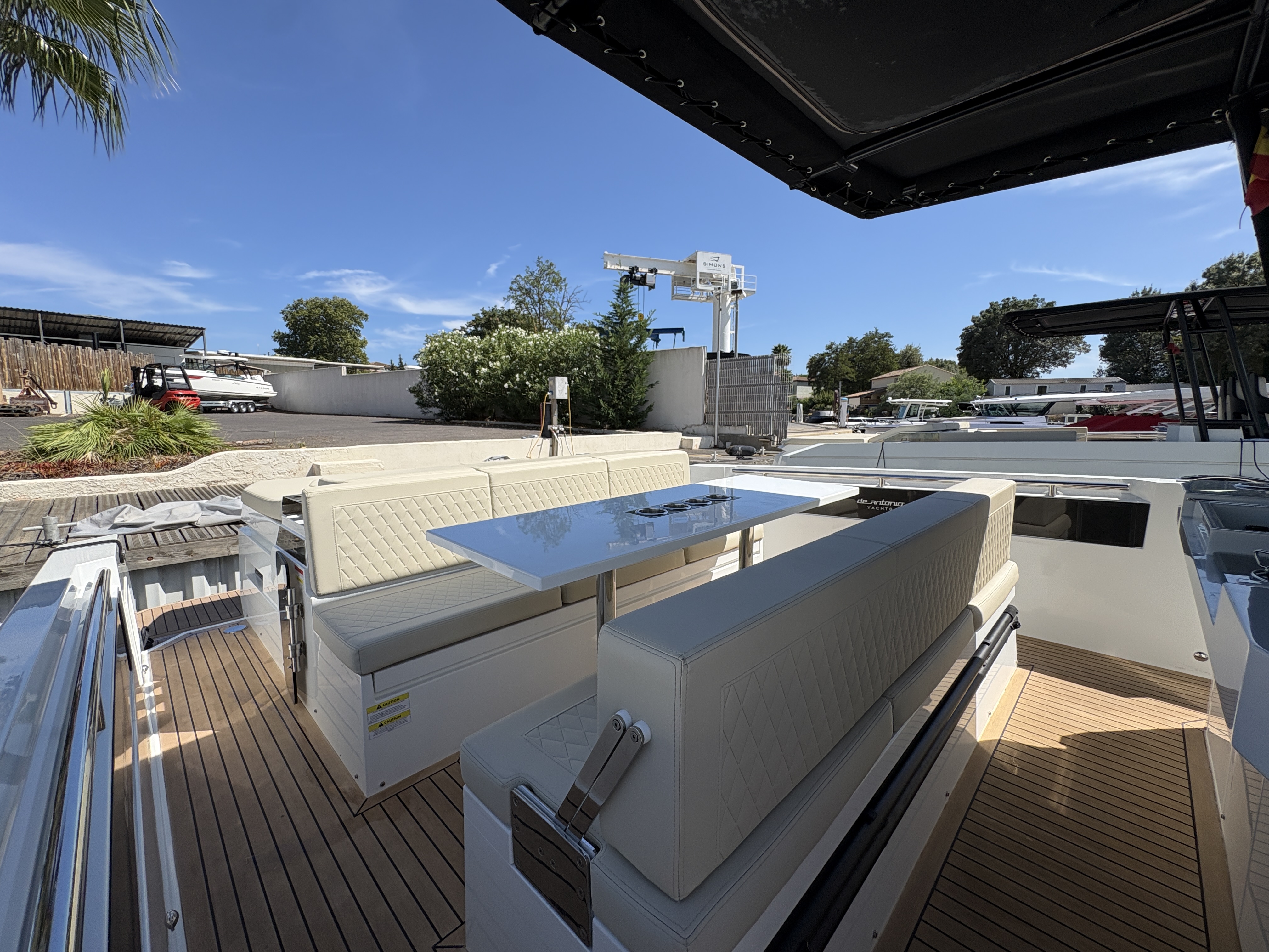 DE ANTONIO YACHTS D32 - 12