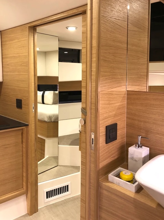 DE ANTONIO YACHTS 42 - 9