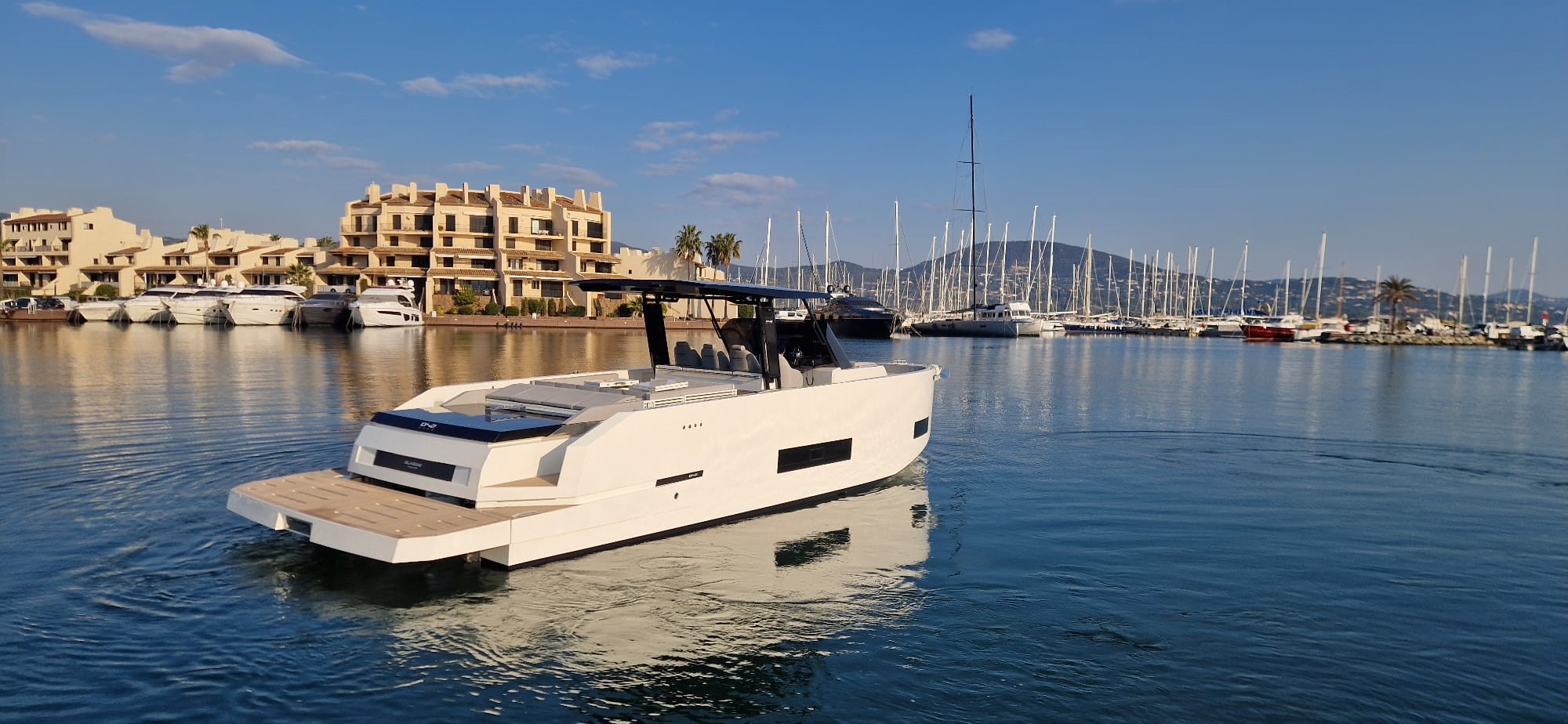 DE ANTONIO YACHTS 42 - 12